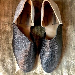 Silent and black slide ons